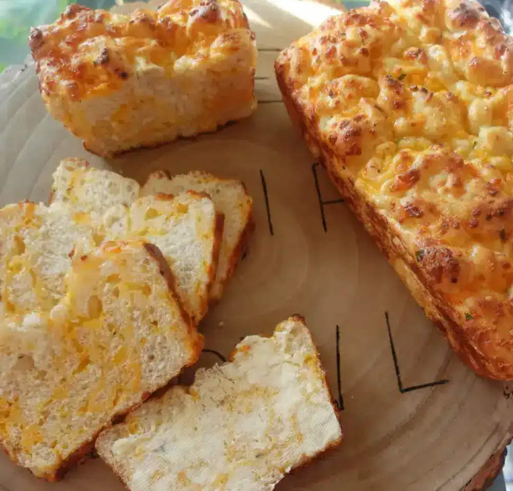 garlic cheesebread on cutting board