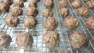 cooked meatballs