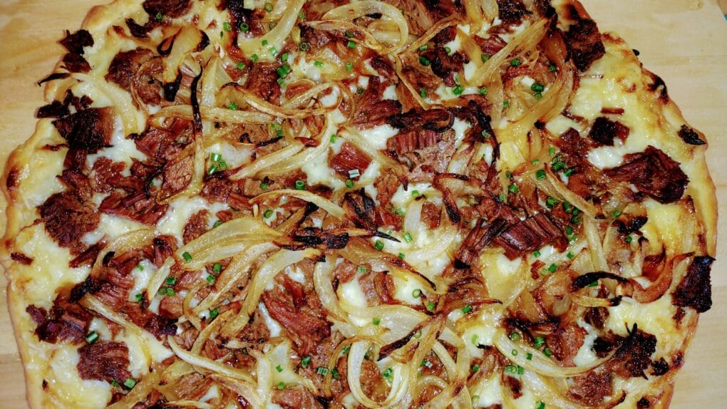 Garlic Aioli Beef Pizza THE RECIPE BOWL