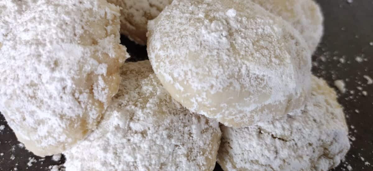 6 Potato Chip Cookies dusted with powdered sugar