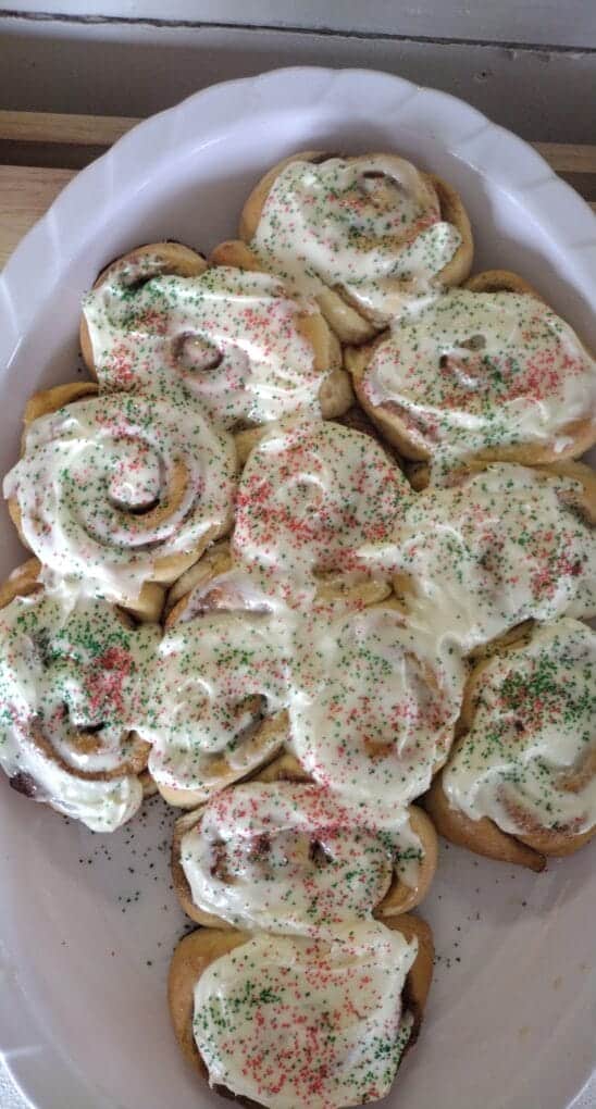 cinnamon rolls arranged in a xmas tree