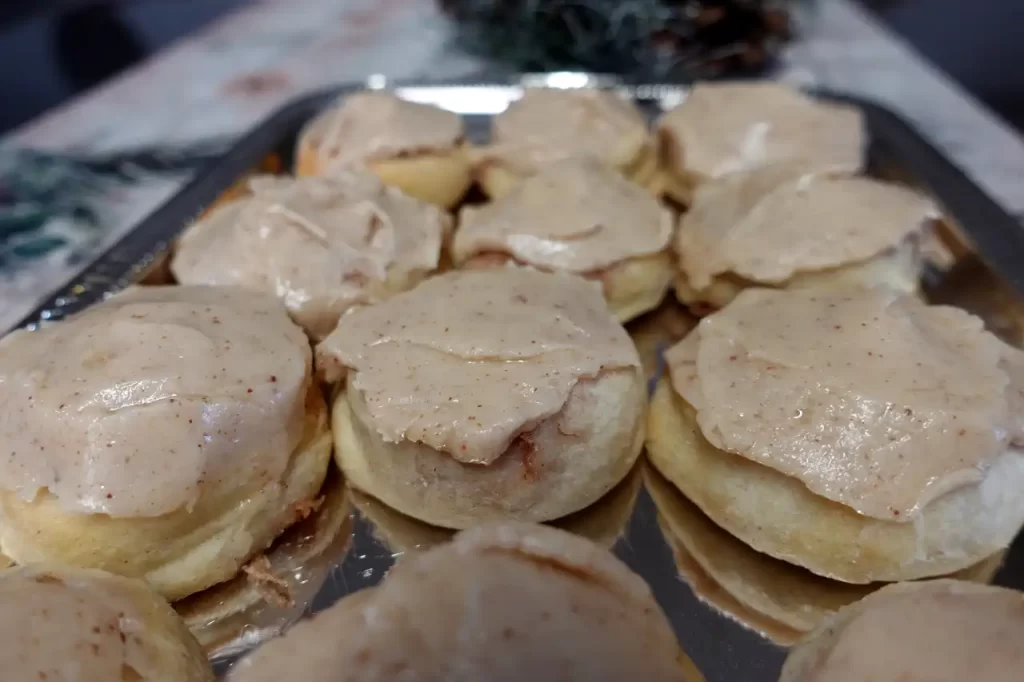 close-up-cinnamon-roll-cookies