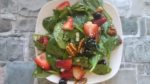 top-view-spinach-salad