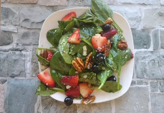 top-view-spinach-salad