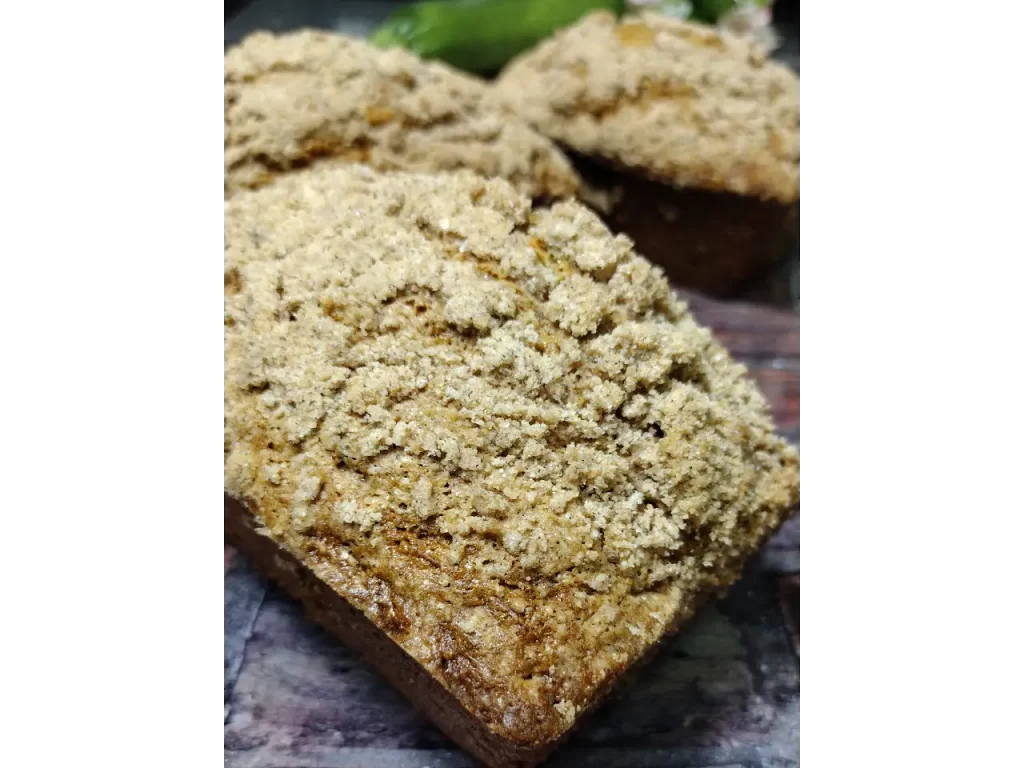 zucchini bread with streusel topping