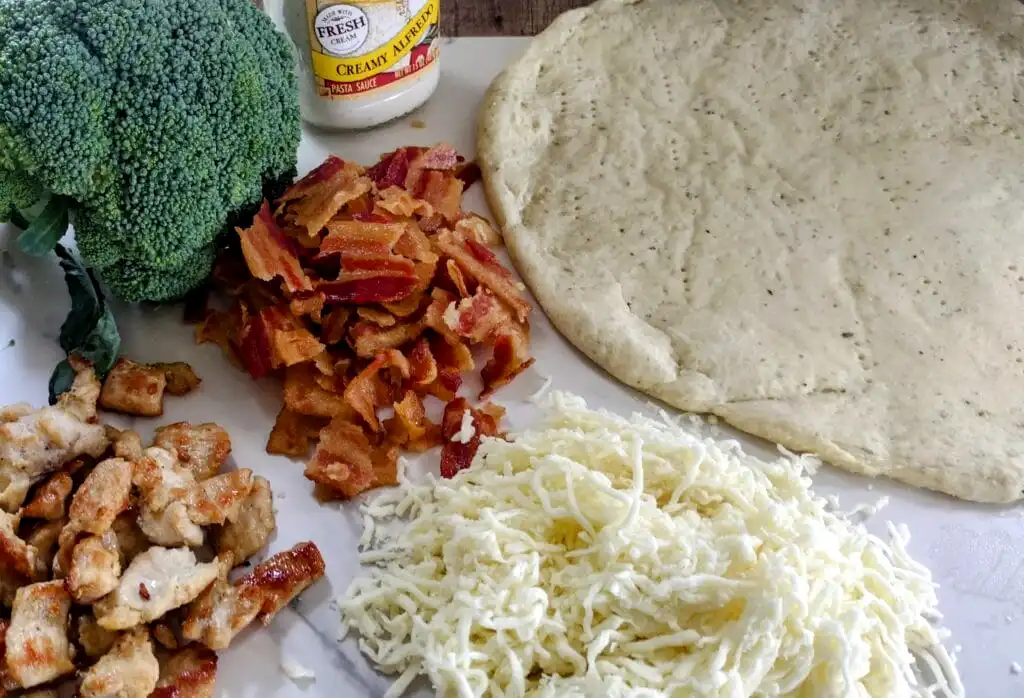 chicken-alfredo-pizza-ingredients