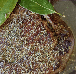 beef in crockpot with bay leaves & thyme