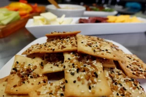close-up-homemade-everything-crackers-recipe.