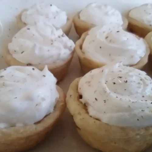 pumpkin pie tarts with whipped topping