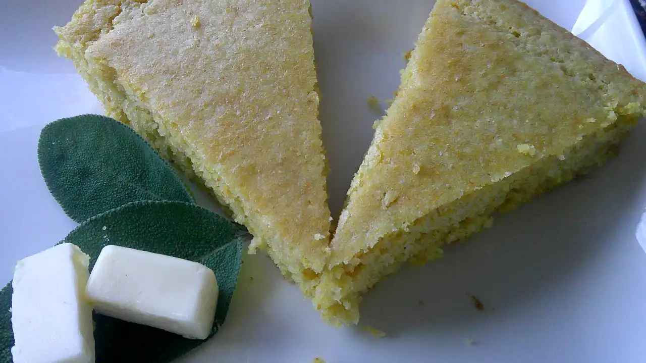 2-slices-cornbread-recipe