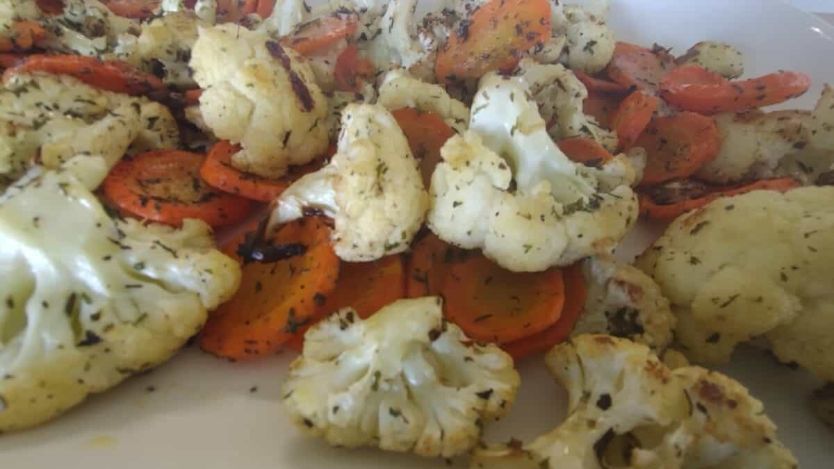 Roasted Cauliflower and Carrots THE RECIPE BOWL