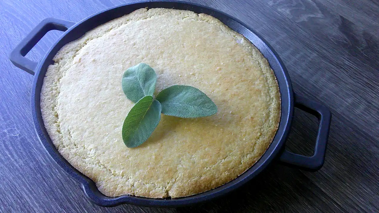 cornbread-recipe-in-cast-iron-skillet