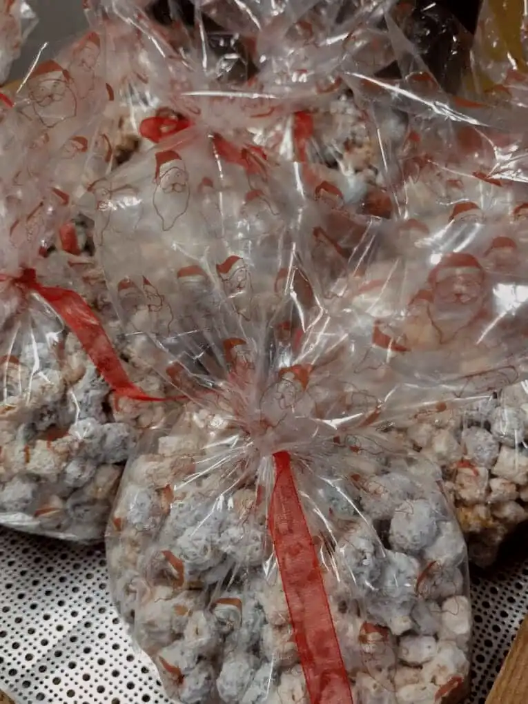 jolly-jingle-mix-in-gift-bags.