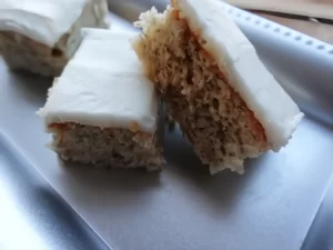 banana-bars-with-cream-cheese-frosting-on-plate.