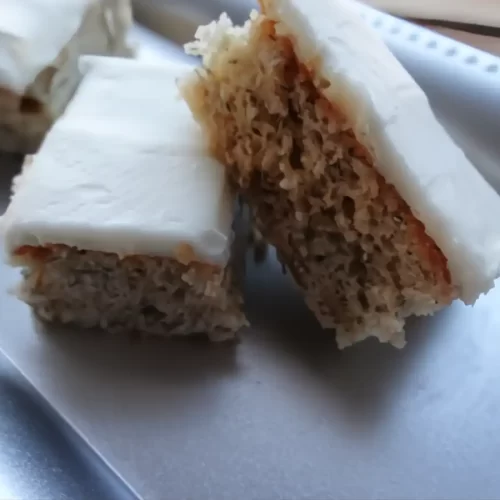 banana-bars-with-cream-cheese-frosting-on-plate.