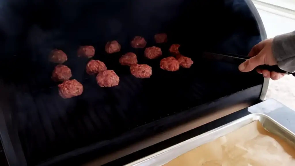 meatballs-placed-on-smoker