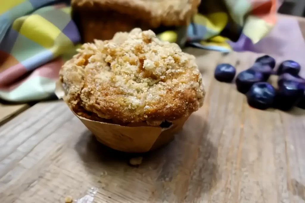 single-blueberry-muffin-on-wooden-table-with-fresh-blueberries