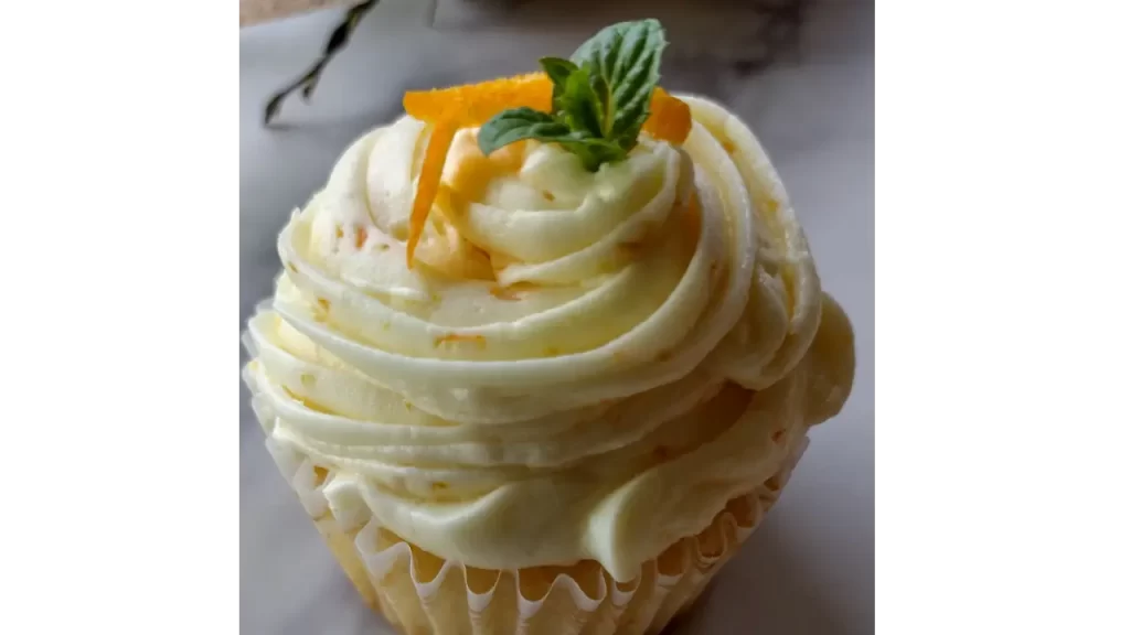 single orange creamsicle cupcake