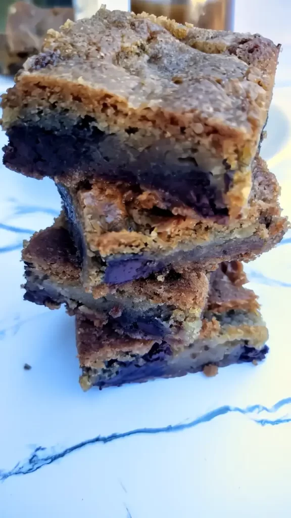 chocolate chip caramel cookie bars