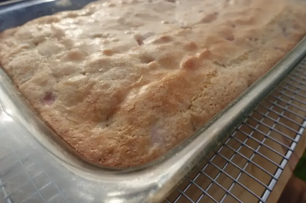 strawberry shortcake cake recipe in a clear baking dish