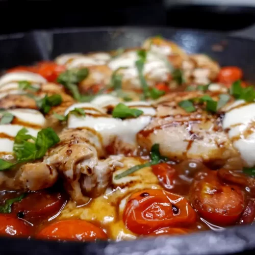 Chicken-Caprese-in-cast-iron-skillet.