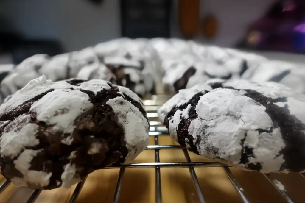 chocolate-crinkles-on-cooling-rack.