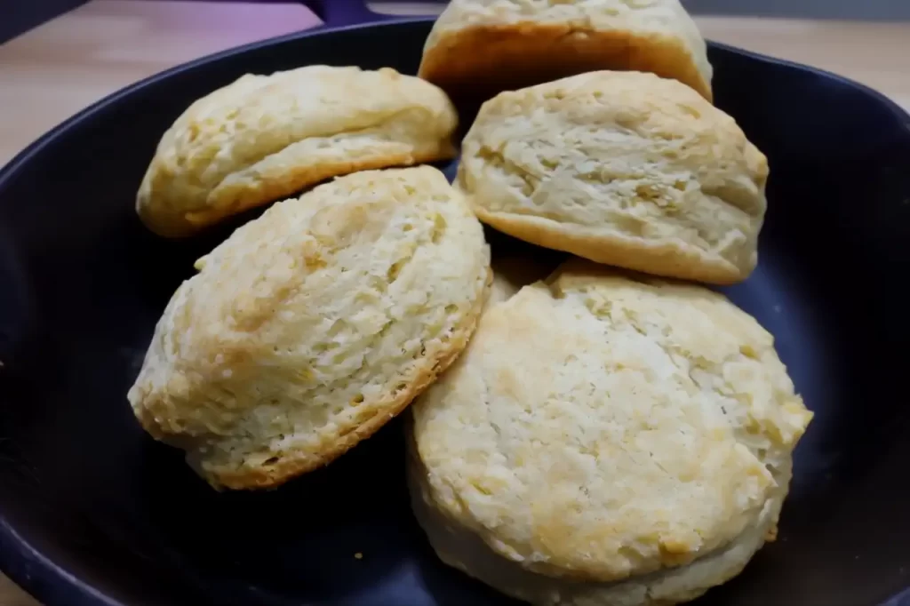 homemade-biscuits-in-cast-iron-skillet.