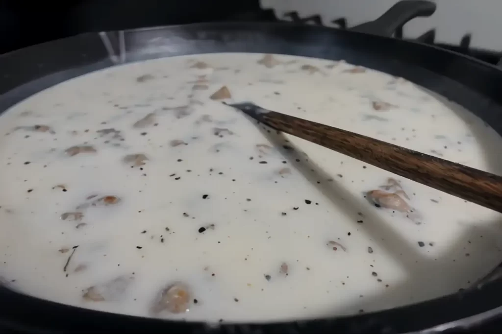 sausage-gravy-cooking-in-cast-iron