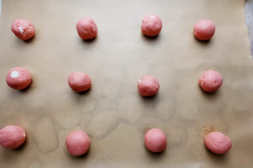 strawberry-cream-cheese-truffle-balls-before-dipping.