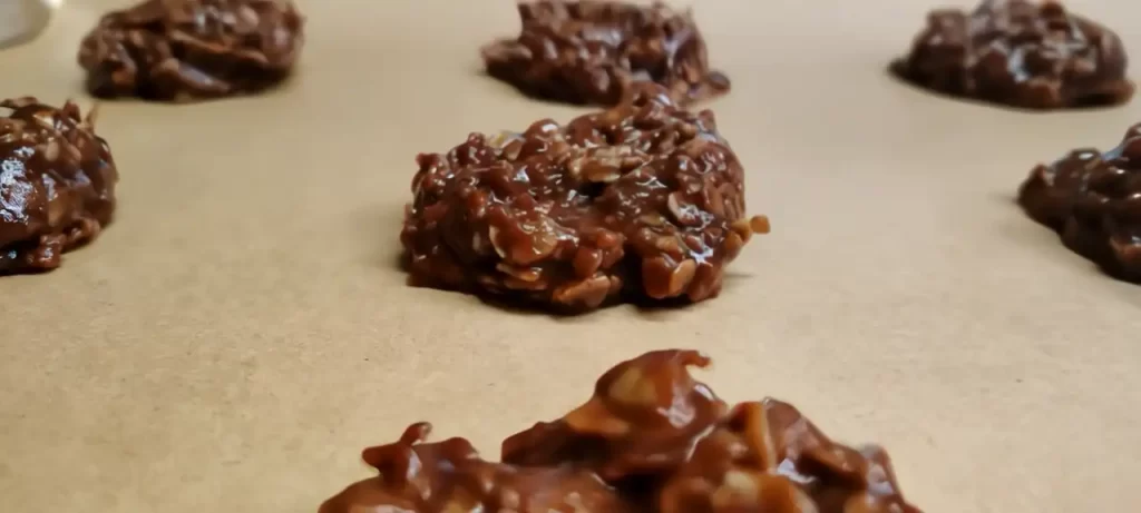 close-up-of-no-bake-cookies-on-baking-sheet