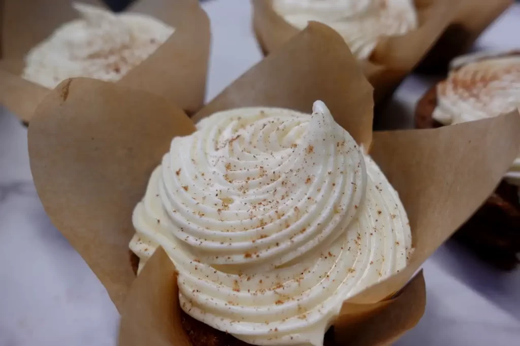 upclose-single-carrot-cake-cupcake