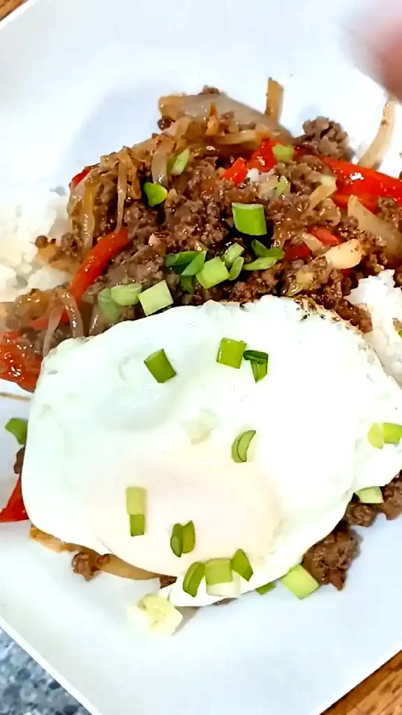 close-up-garlic-chili-bowls