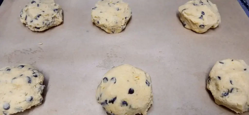 6-reeses-stuffed-chocolate-chip-cookies-on-baking-tray-ready-to-bake.