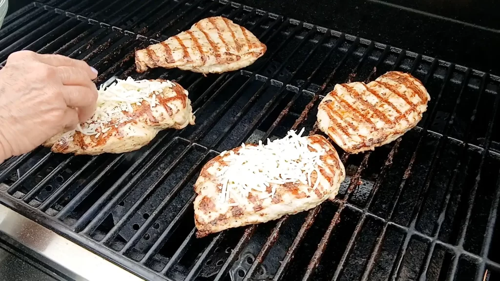 adding-cheese-to-grilled-chicken