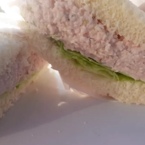 close-up-ham-salad-sandwich