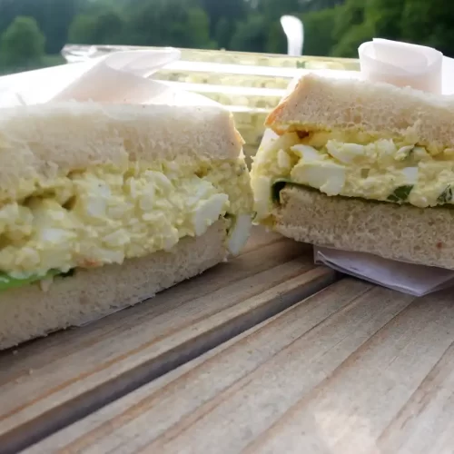 sandwich-cut-in-half.