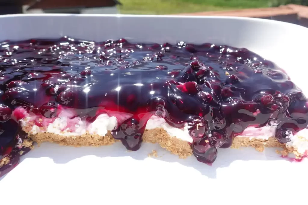 side-view-blueberry-cream-cheese-delight.
