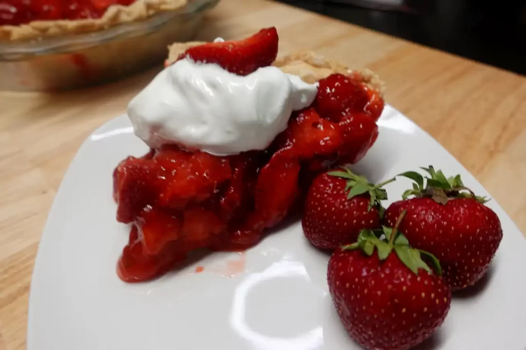 strawberry-pie-slice-with-topping