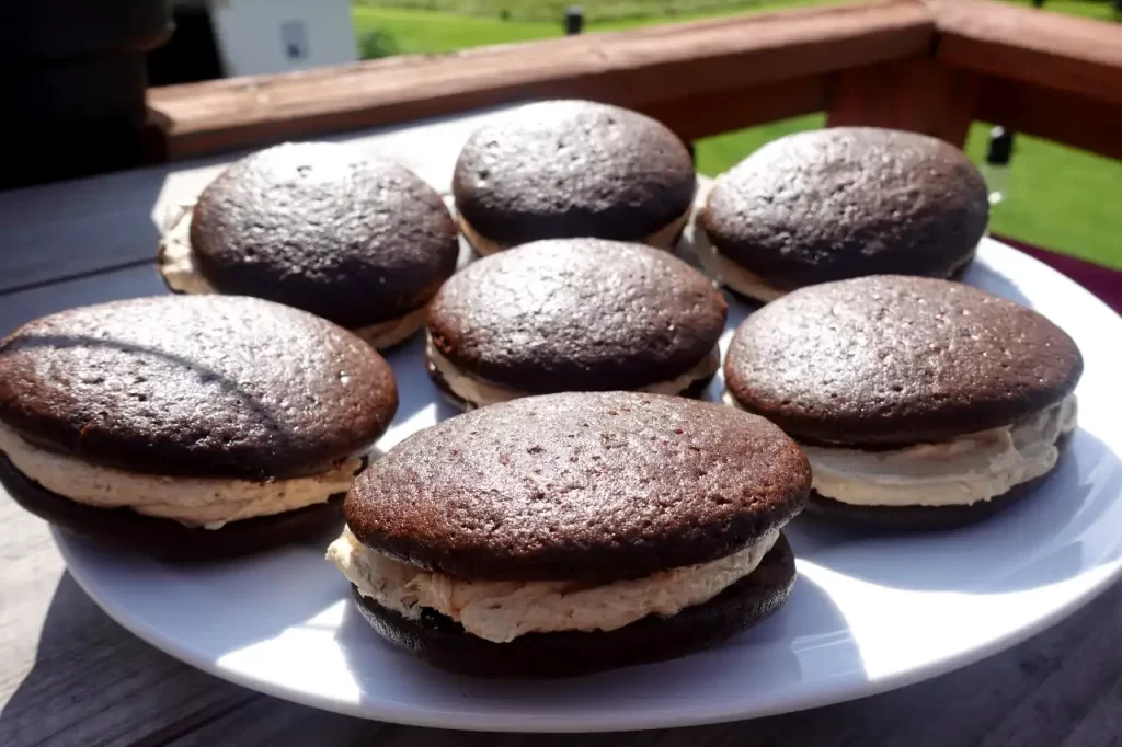 whoopie-pies-on-tray.