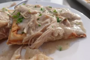 close-up-chicken-and-waffles