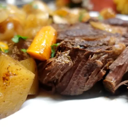 close-up-chuck-roast-in-beef-pot-roast