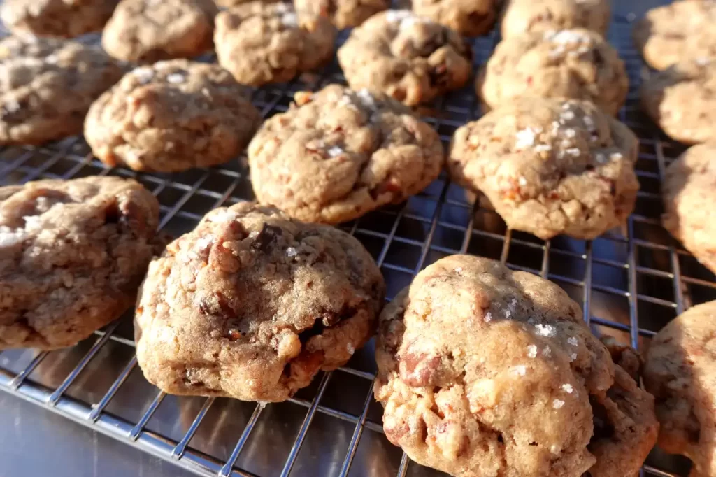 side-view-brown-butter-pretzel-cookies.