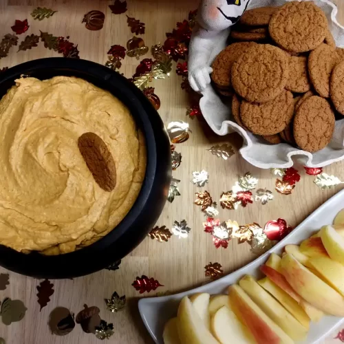 top-view-pumpkin-dip-with-gingersnaps-and-apples.