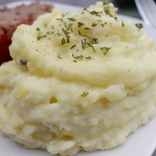 close-cup-creamy-mashed-potoatoes