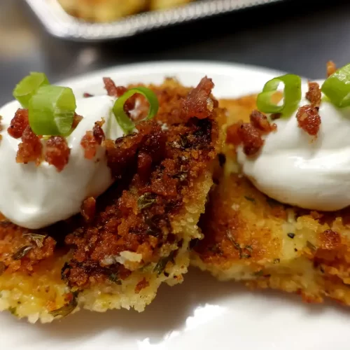 close-up-loaded-potato-cakes-with-sourcream