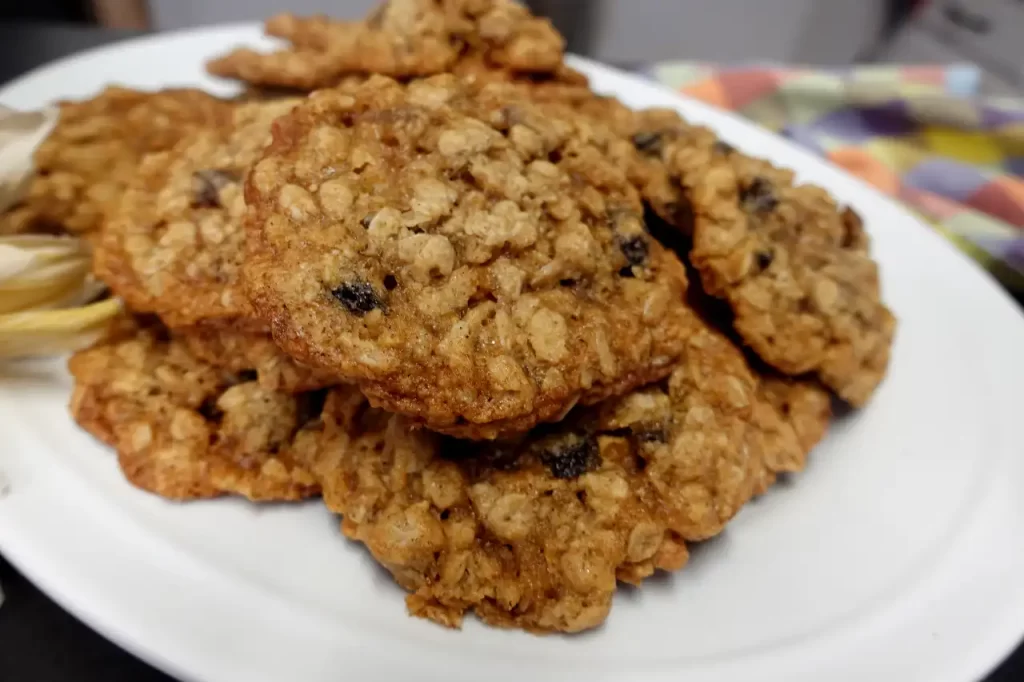 close-up-oatmeal-raisin-cookies-on-platter