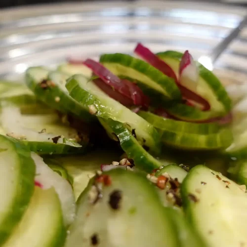 close-up-pickled-cucumbers-and-onions