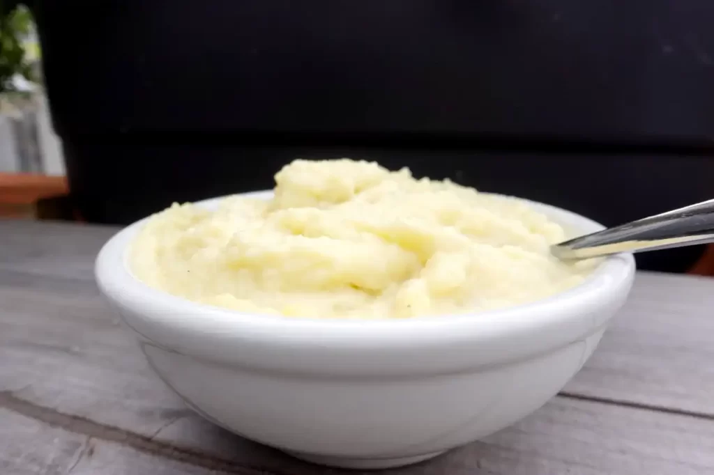 creamy-mashed-potatoes-in-white-serving-bowl.
