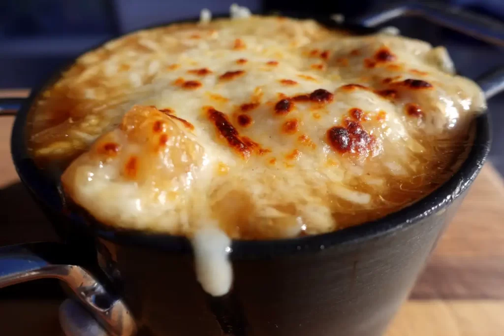 french-onion-soup-recipe-soup-with-melted-cheese.