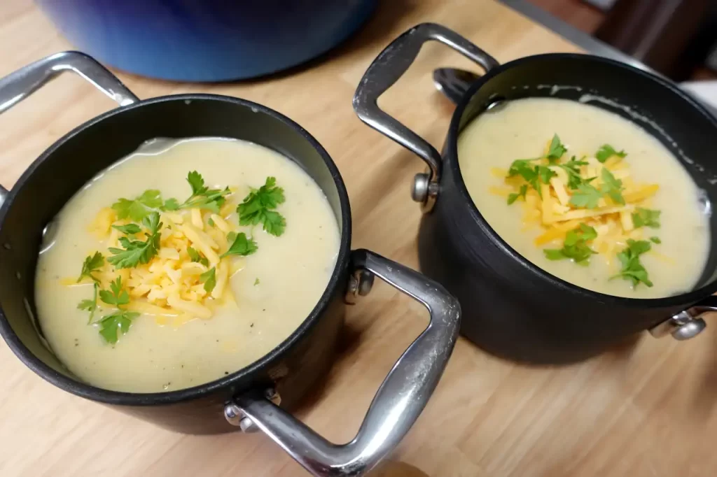2-bowls-potato-leek-soup-with-cheddar-and-parsley